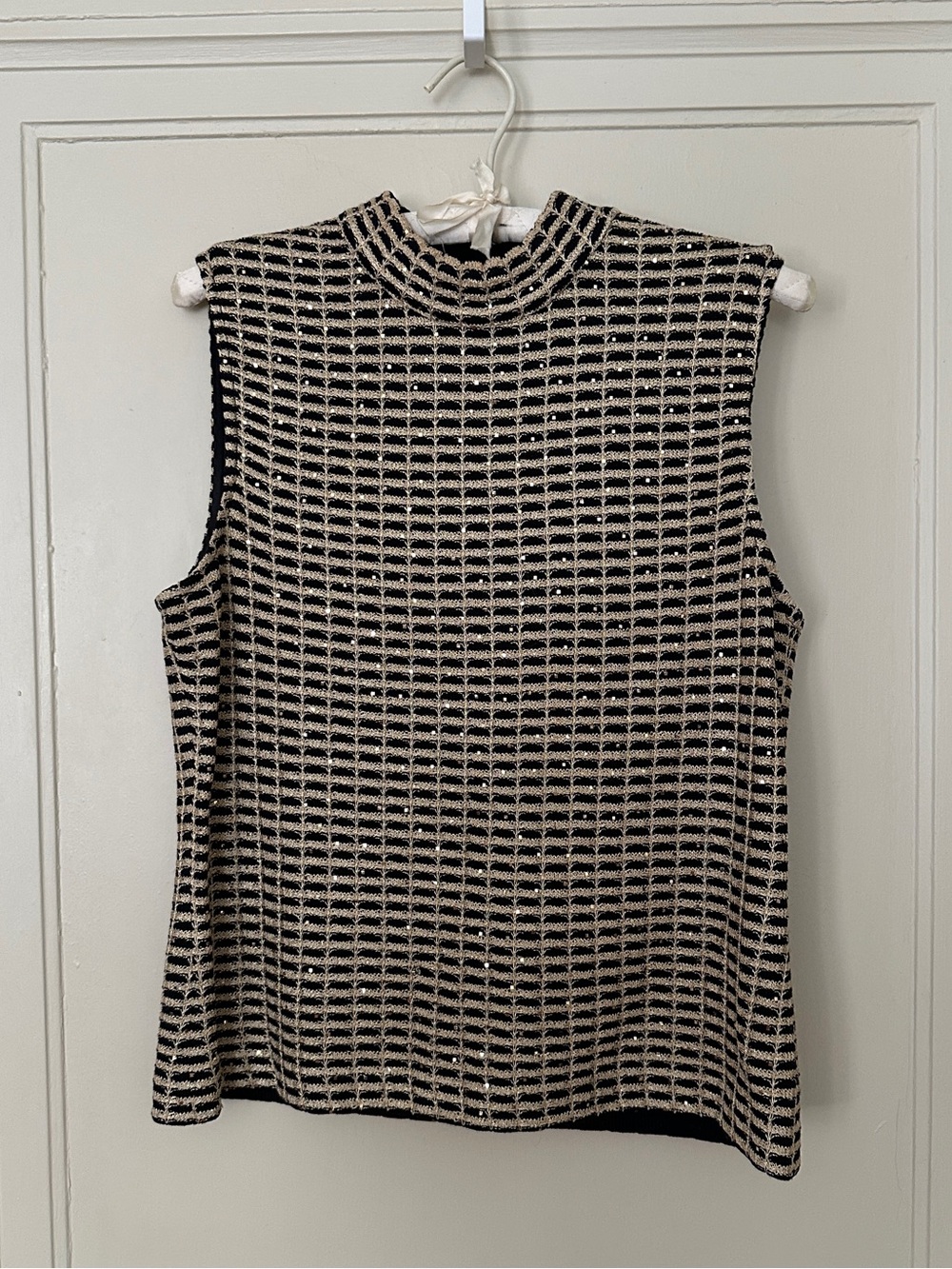St. John Cream & Black Sleeveless Mock Neck Knit Top